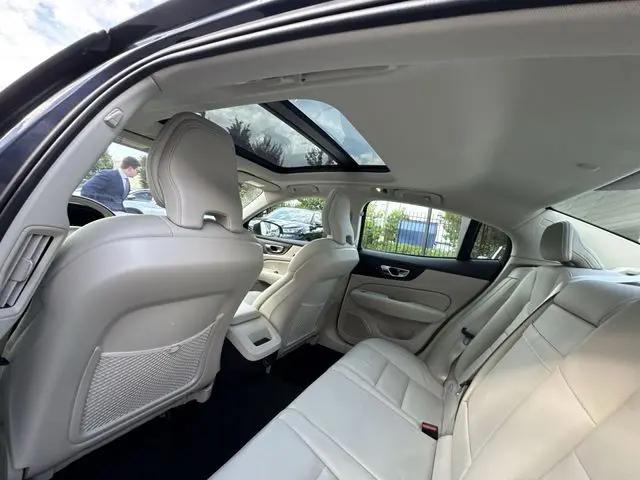 2021 Volvo S60 T5 Momentum
