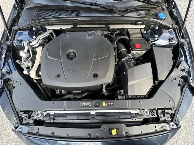 2021 Volvo S60 T5 Momentum