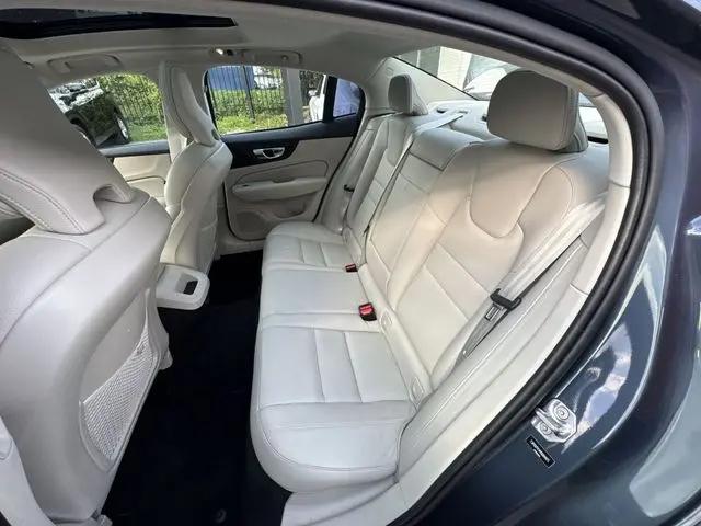 2021 Volvo S60 T5 Momentum