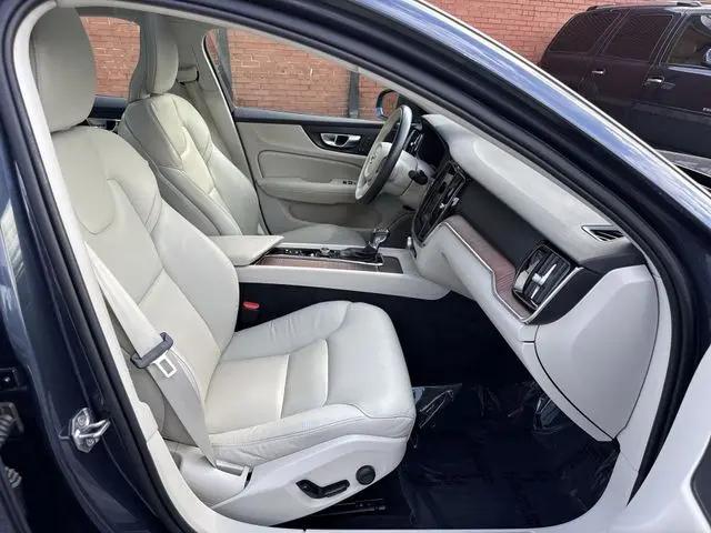 2021 Volvo S60 T5 Momentum