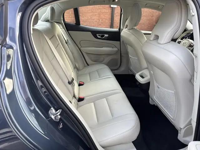2021 Volvo S60 T5 Momentum