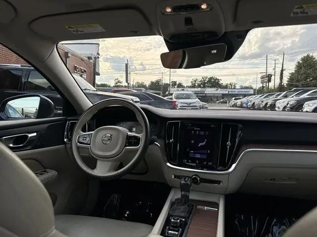 2021 Volvo S60 T5 Momentum