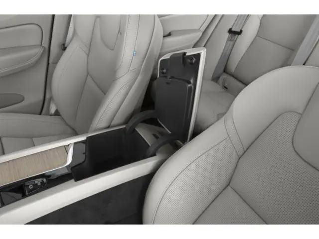2024 Volvo XC60 Recharge T8 Plus Dark Theme