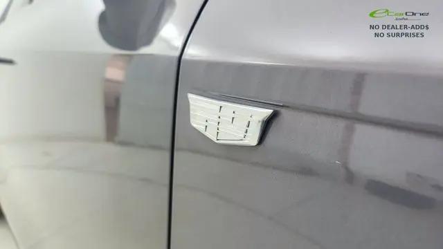 2024 Cadillac iQ Luxury w/1SE