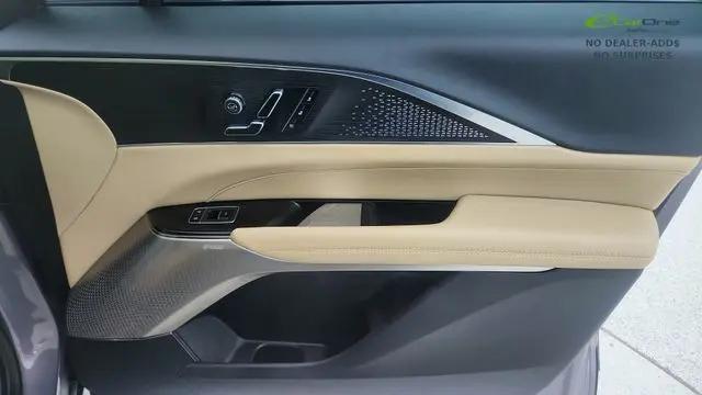 2024 Cadillac iQ Luxury w/1SE