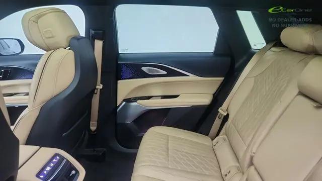 2024 Cadillac iQ Luxury w/1SE