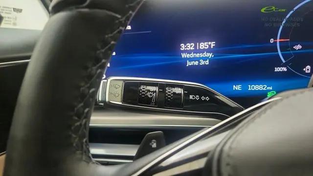 2024 Cadillac iQ Luxury w/1SE