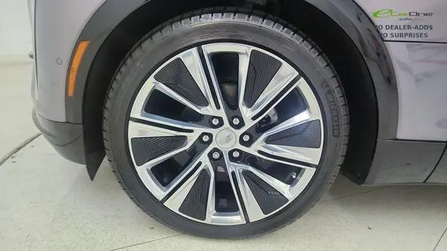 2024 Cadillac iQ Luxury w/1SE