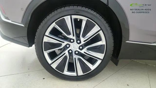 2024 Cadillac iQ Luxury w/1SE