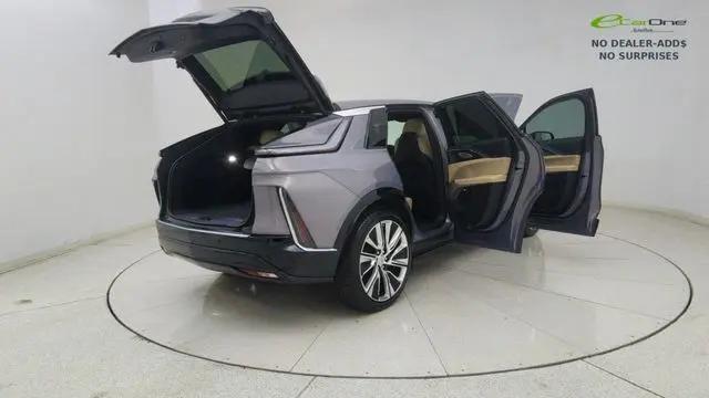 2024 Cadillac iQ Luxury w/1SE