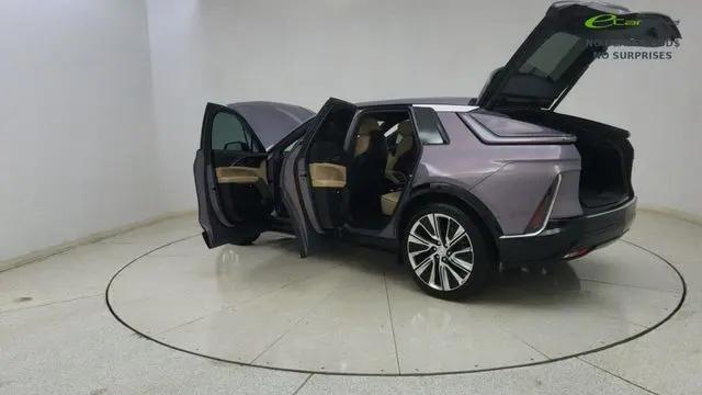 2024 Cadillac iQ Luxury w/1SE