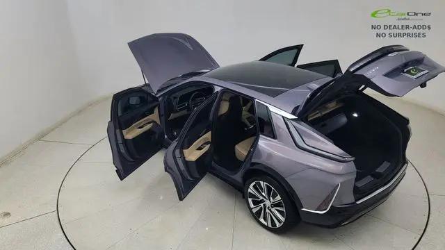 2024 Cadillac iQ Luxury w/1SE