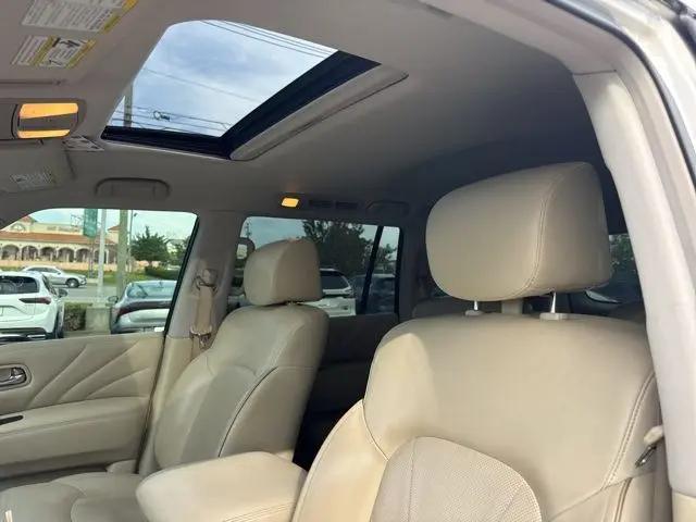 2017 INFINITI QX80 Standard