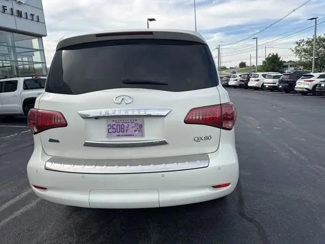 2017 INFINITI QX80 Standard