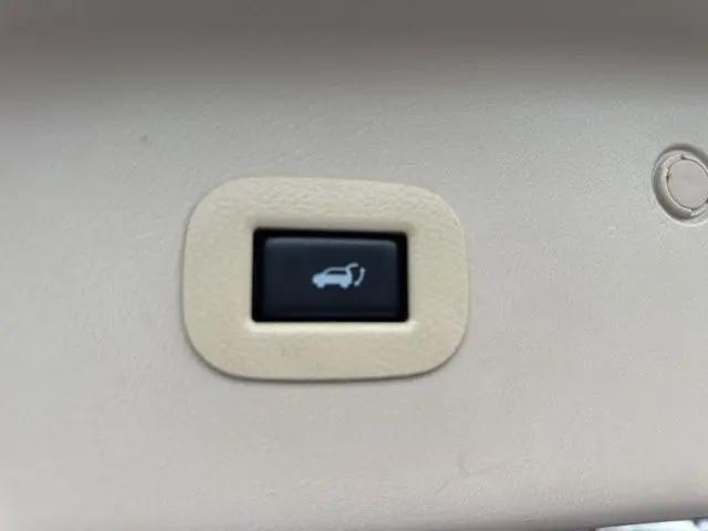 2017 INFINITI QX80 Standard