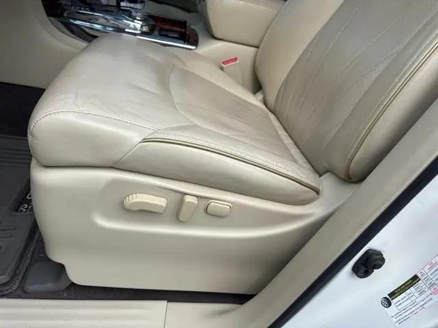2017 INFINITI QX80 Standard