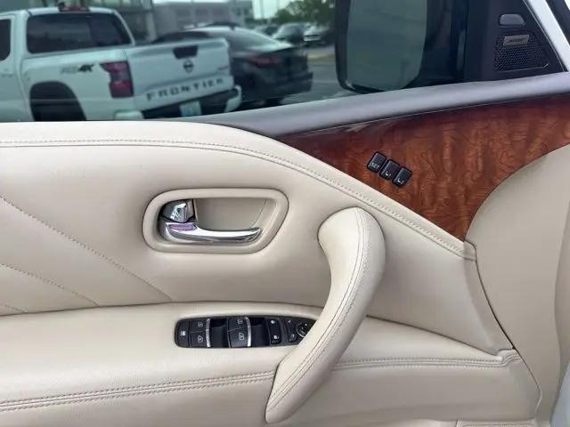 2017 INFINITI QX80 Standard