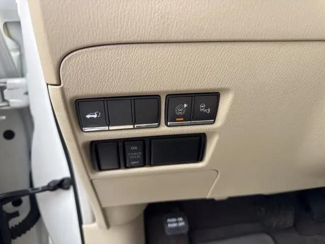 2017 INFINITI QX80 Standard