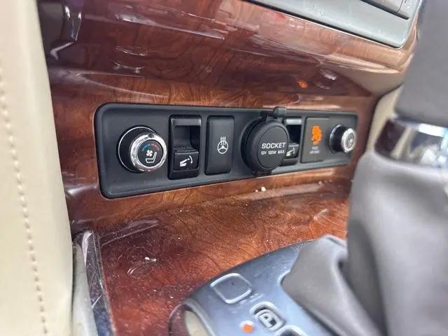 2017 INFINITI QX80 Standard