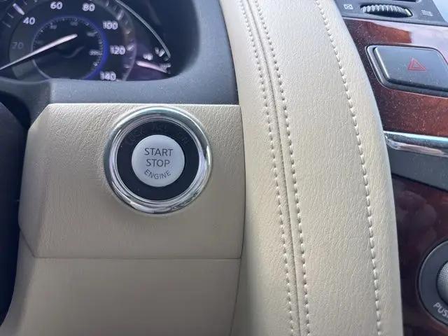 2017 INFINITI QX80 Standard