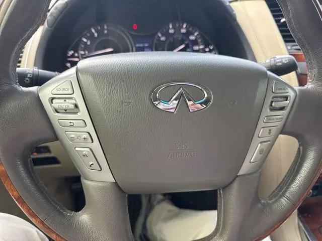 2017 INFINITI QX80 Standard