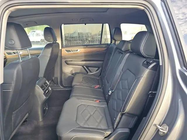 2025 Volkswagen Atlas 2.0T SE w/Technology