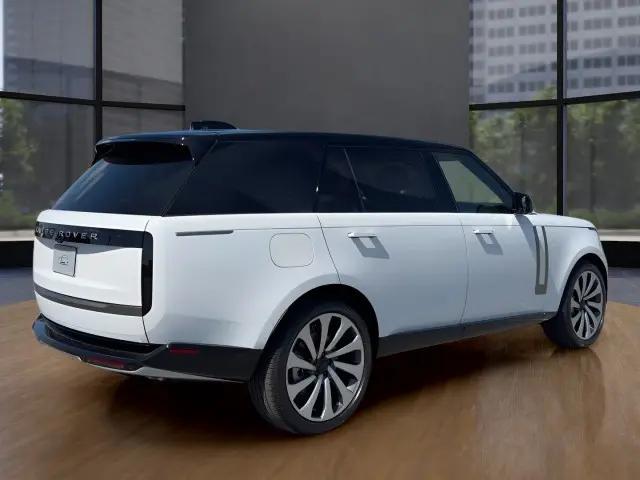2026 Land Rover Range Rover P530 SE 7 Seat