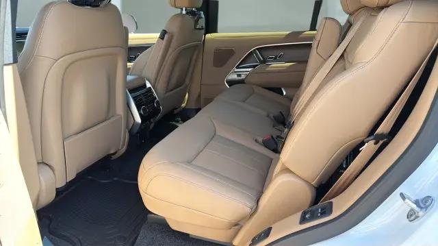 2026 Land Rover Range Rover P530 SE 7 Seat
