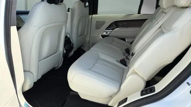 2026 Land Rover Range Rover P530 SE 7 Seat
