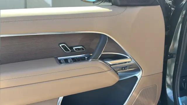 2026 Land Rover Range Rover P530 SE 7 Seat