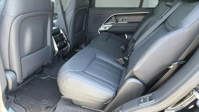 2026 Land Rover Range Rover P400 SE 7 Seat