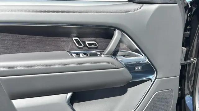 2026 Land Rover Range Rover P400 SE 7 Seat