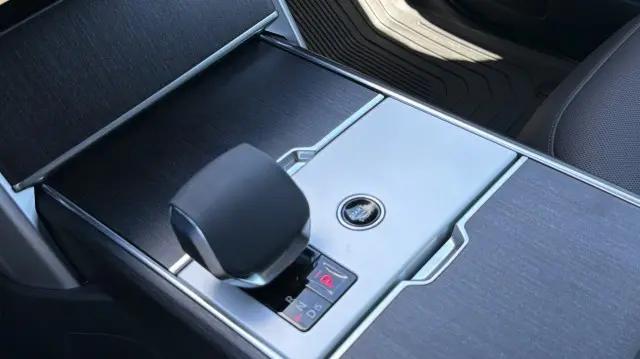 2026 Land Rover Range Rover P400 SE 7 Seat