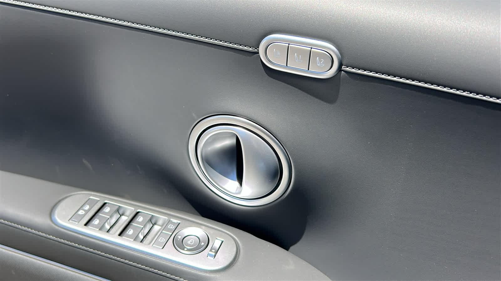 New 2026 Robust Emerald Pearl Hyundai Calligraphy image 52