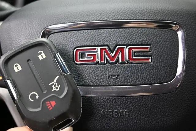 2023 GMC Acadia AWD SLT