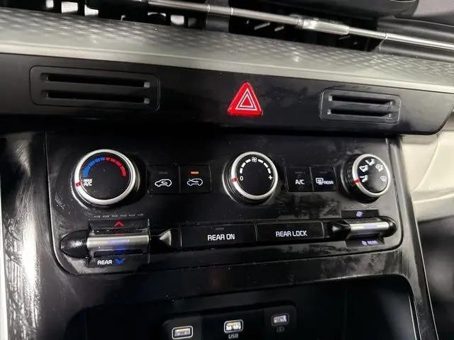 2024 Kia Carnival MPV LX Seat Package