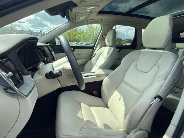 2024 Volvo XC60 B5 Plus Dark Theme