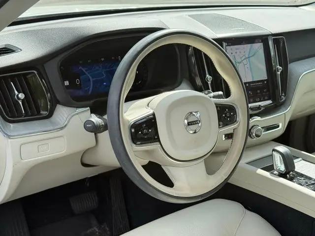 2024 Volvo XC60 B5 Plus Dark Theme