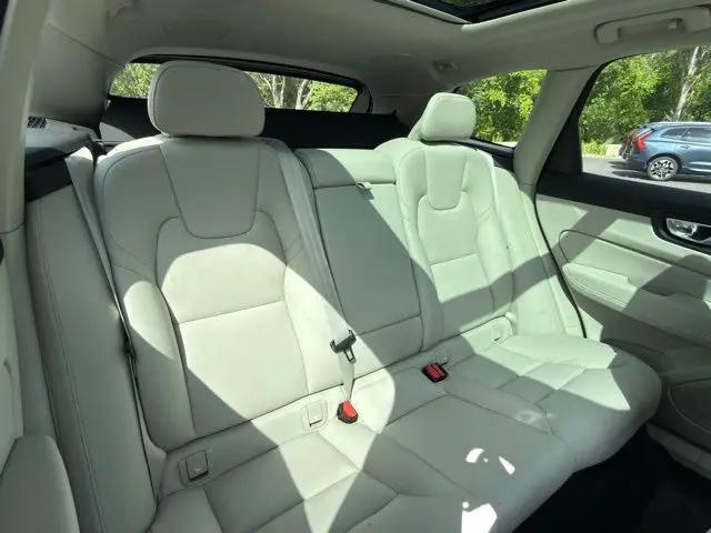 2024 Volvo XC60 B5 Plus Dark Theme