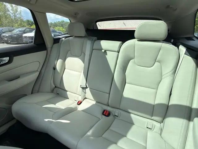 2024 Volvo XC60 B5 Plus Dark Theme