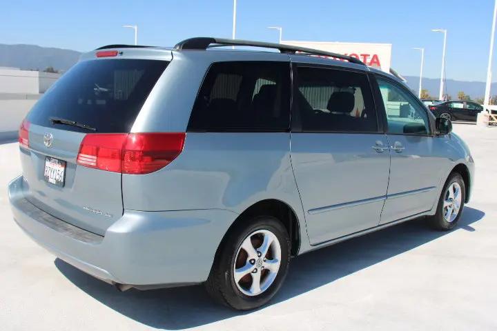 2005 Toyota Sienna LE