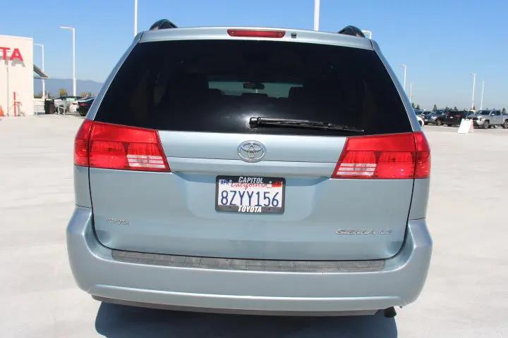2005 Toyota Sienna LE