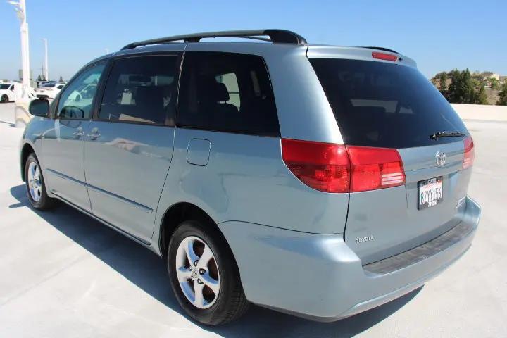 2005 Toyota Sienna LE