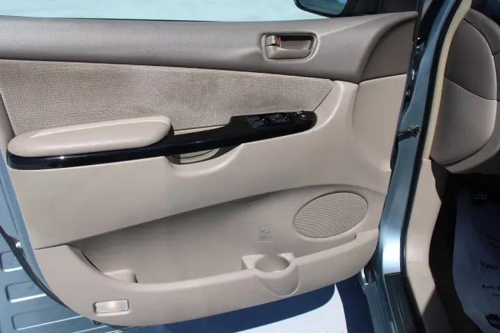 2005 Toyota Sienna LE
