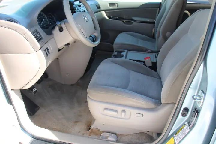 2005 Toyota Sienna LE