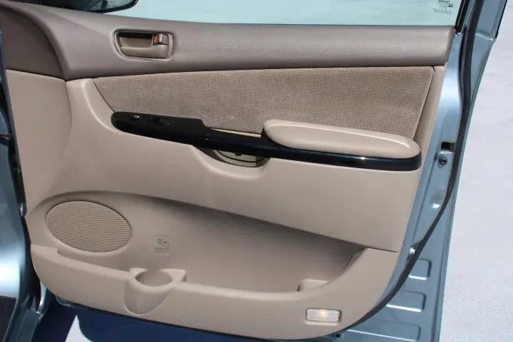 2005 Toyota Sienna LE