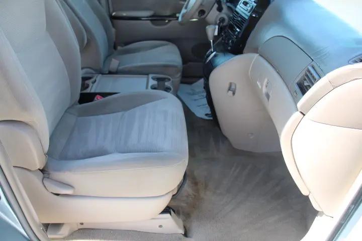 2005 Toyota Sienna LE