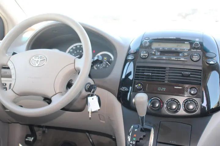 2005 Toyota Sienna LE