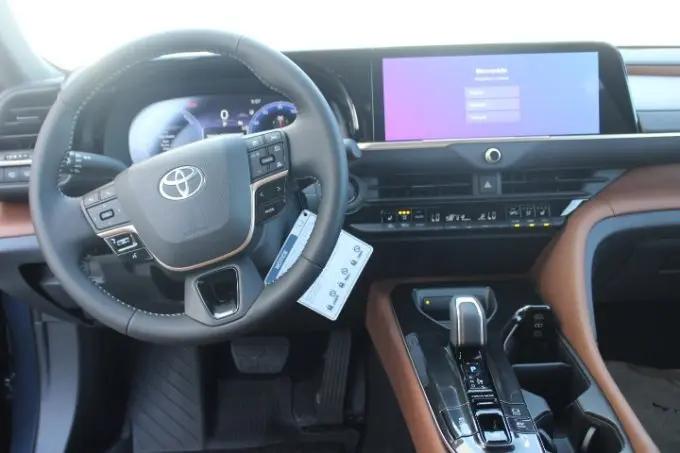 2026 Toyota Crown Signia Limited