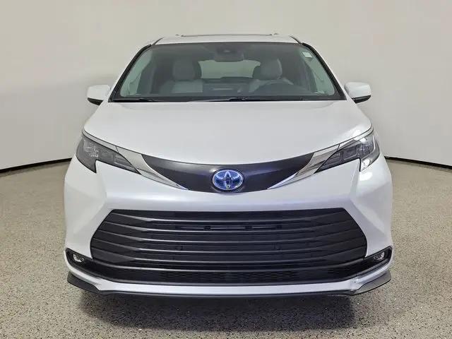 2025 Toyota Sienna XLE